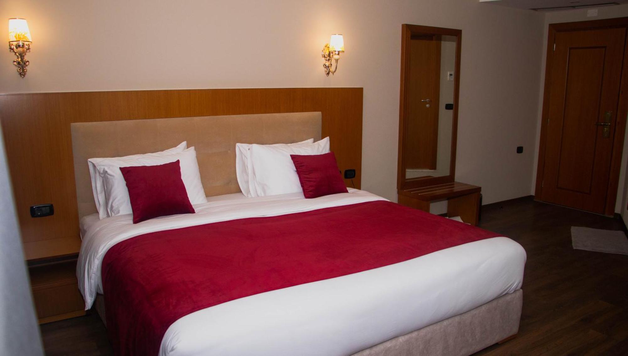 Albanopolis Hotel Tirana Zewnętrze zdjęcie