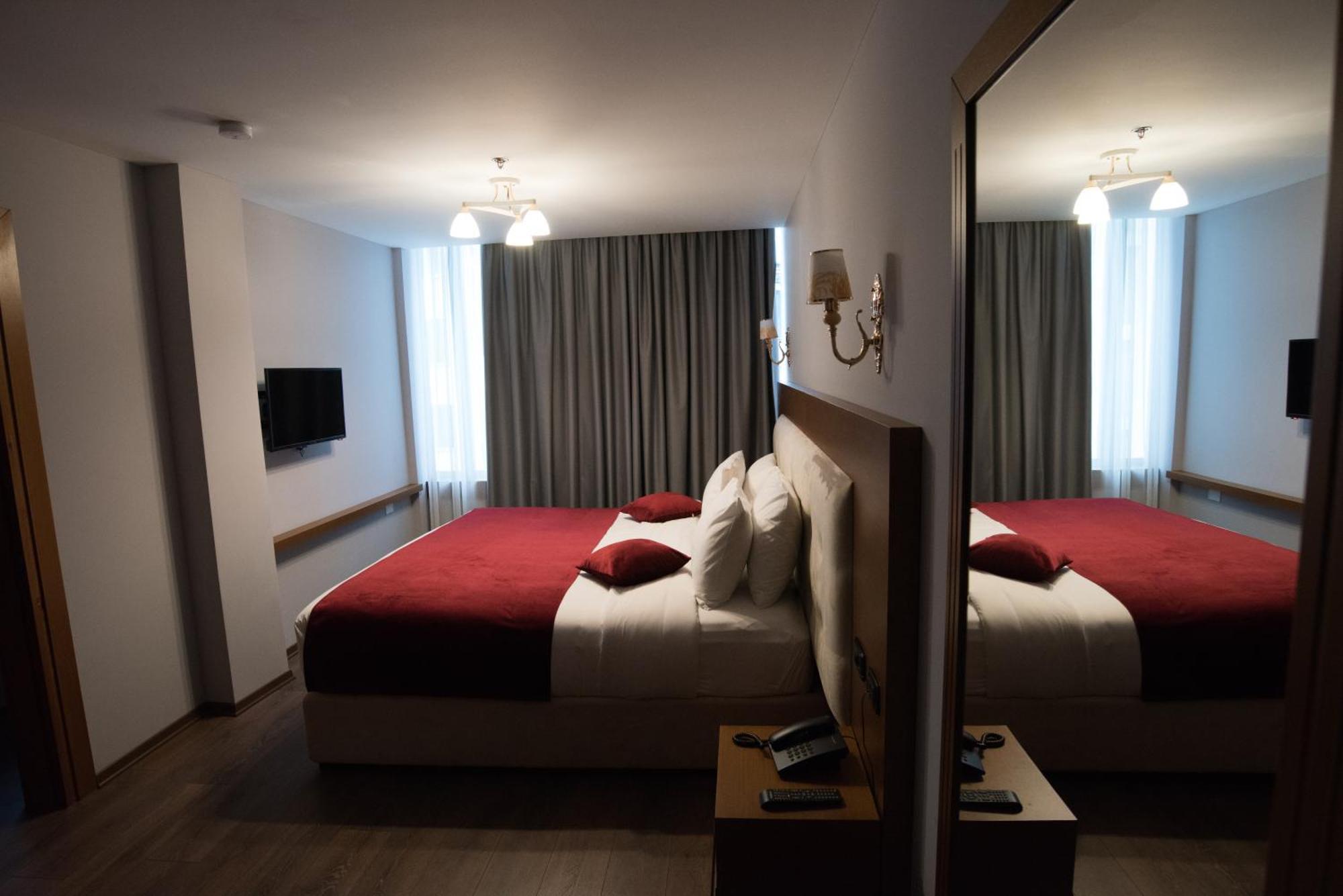 Albanopolis Hotel Tirana Zewnętrze zdjęcie