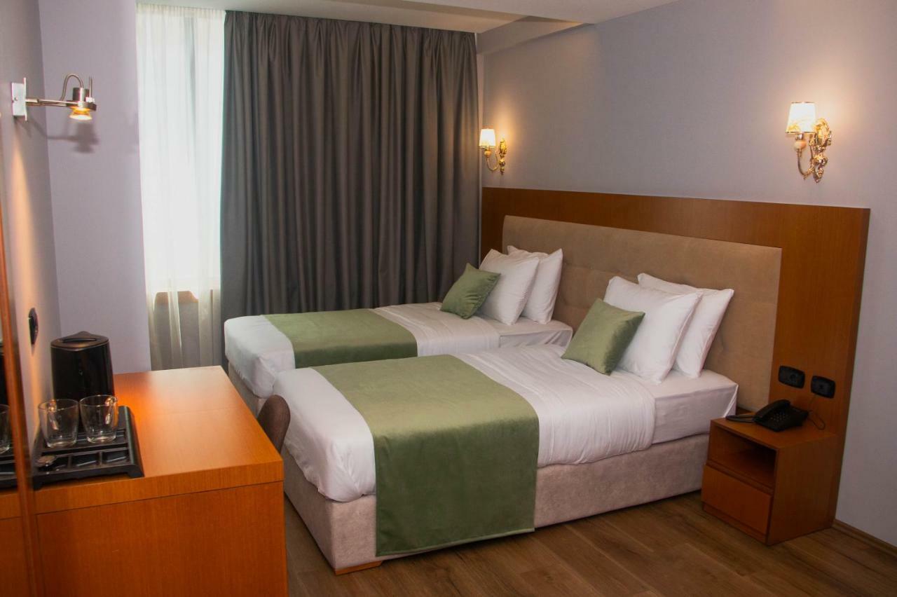 Albanopolis Hotel Tirana Zewnętrze zdjęcie