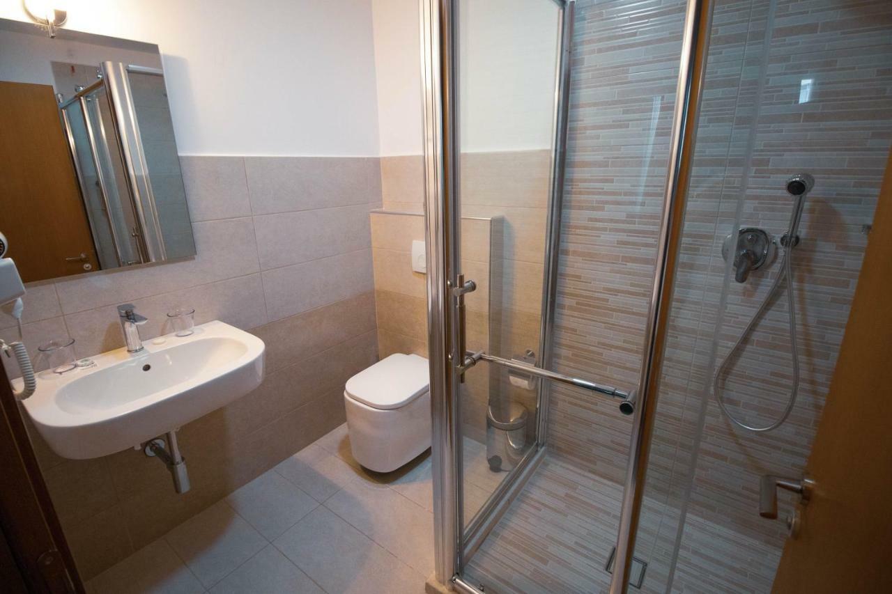 Albanopolis Hotel Tirana Zewnętrze zdjęcie