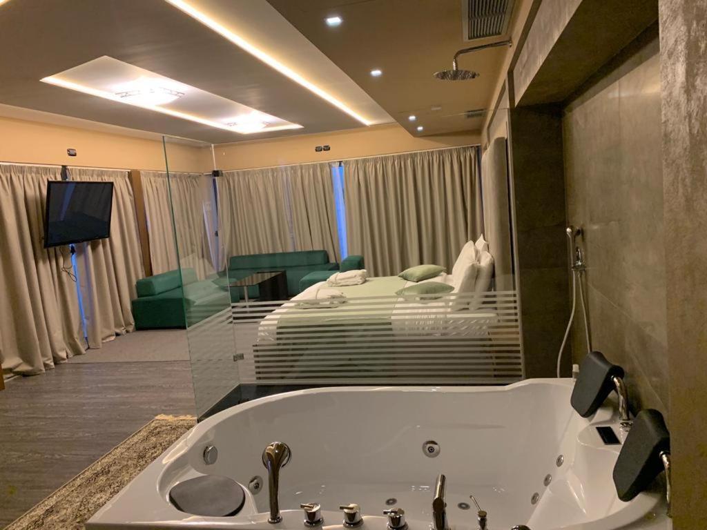 Albanopolis Hotel Tirana Zewnętrze zdjęcie
