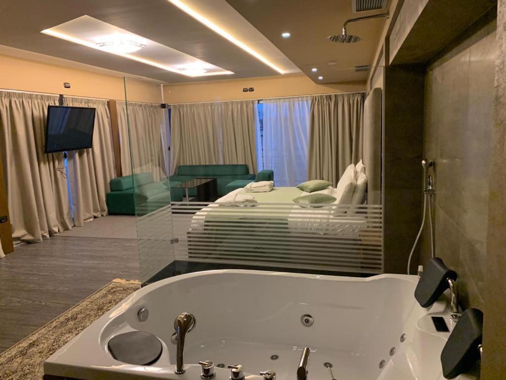 Albanopolis Hotel Tirana Zewnętrze zdjęcie